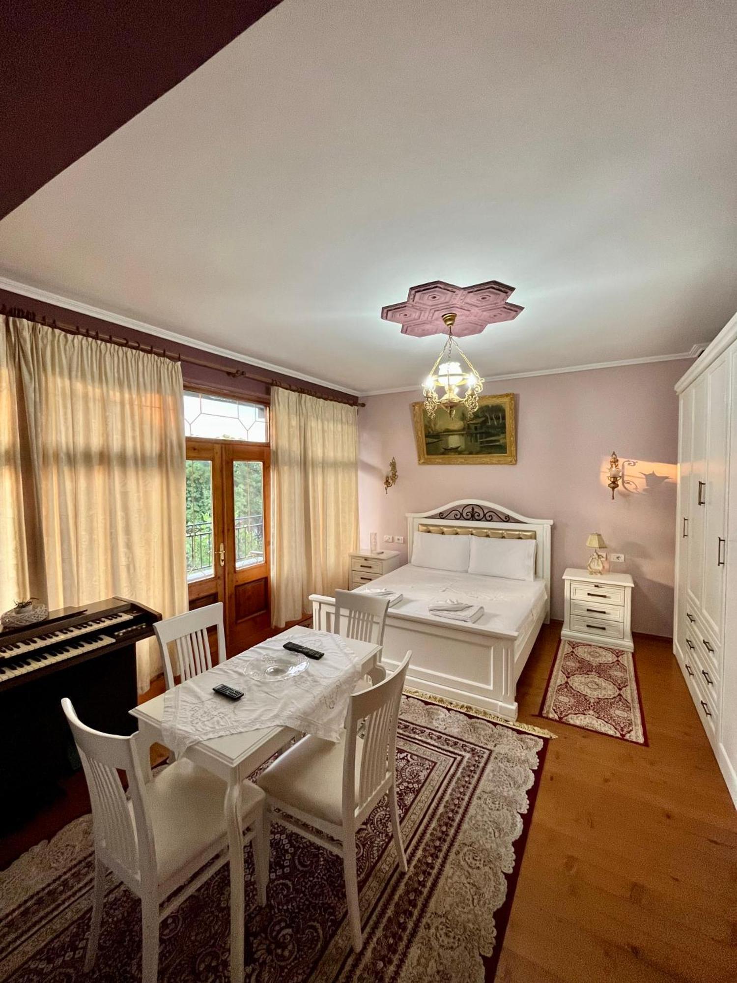 Villa Parku Rinia Korcza Zewnętrze zdjęcie